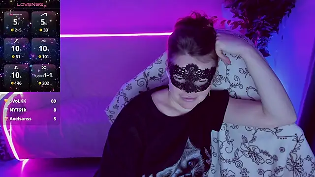 Sexy-Housewife online show from 8, 3, 2025