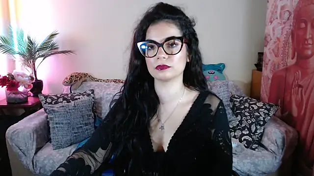 Saturnia Yvonne online show from 26, 9, 2025