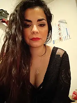 Saturnia Yvonne online show from 7, 3, 2025