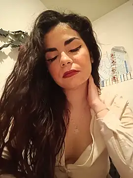 Saturnia Yvonne online show from 28, 2, 2025