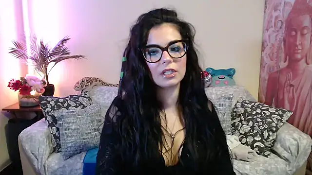 Saturnia Yvonne online show from 27, 9, 2025