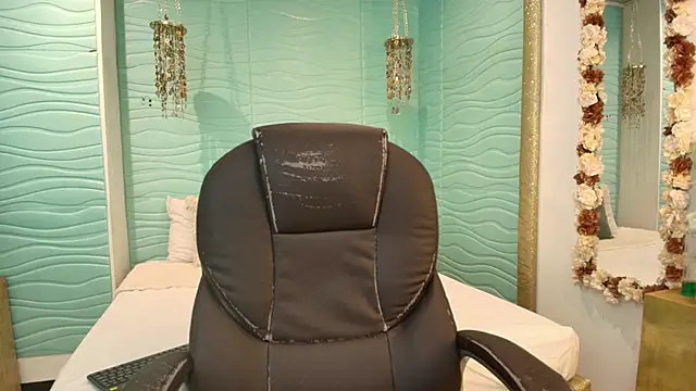 cherry chel online show from 13, 4, 2026