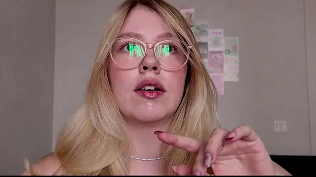 HoneyAudrey online show from 4, 11, 2025