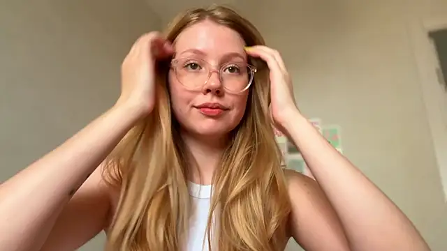 Snapshot of HoneyAudrey chatting on 16, 5, 2026 HoneyAudrey online show from 16, 5, 2026