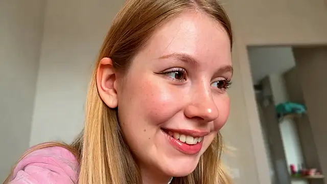 Snapshot of HoneyAudrey chatting on 12, 5, 2026 HoneyAudrey online show from 12, 5, 2026
