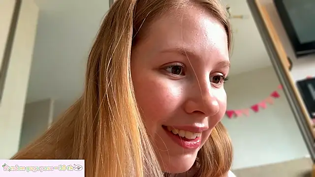 Snapshot of HoneyAudrey chatting on 18, 5, 2026 HoneyAudrey online show from 18, 5, 2026