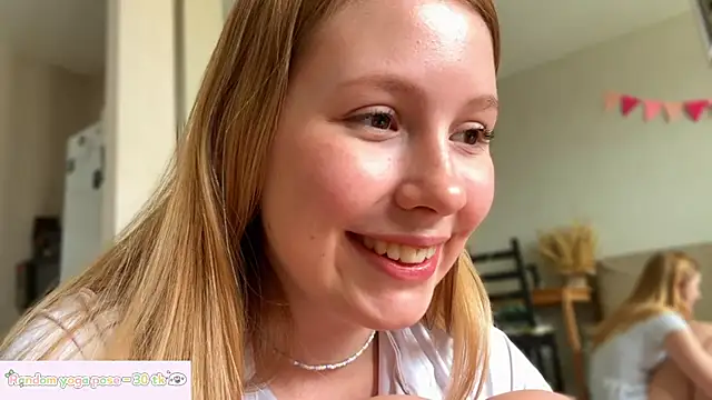 Snapshot of HoneyAudrey chatting on 18, 5, 2026 HoneyAudrey online show from 18, 5, 2026