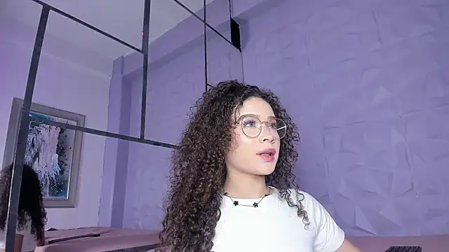 Snapshot of _LittleLia chatting on 28, 11, 2025 LittleLia online show from 28, 11, 2025