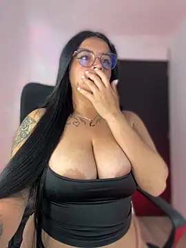 Snapshot of Devilsweet17 chatting on 27, 9, 2025 Devilsweet17 online show from 27, 9, 2025