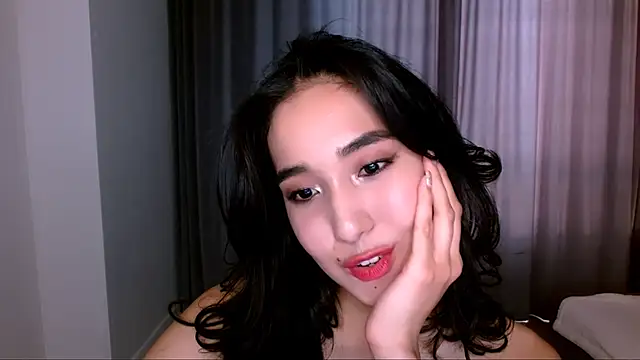 Snapshot of Li_noen chatting on 11, 12, 2024 Li noen online show from 11, 12, 2024