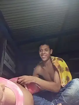 Snapshot of daniel_traviexxxo chatting on 23, 11, 2025 daniel traviexxxo online show from 23, 11, 2025