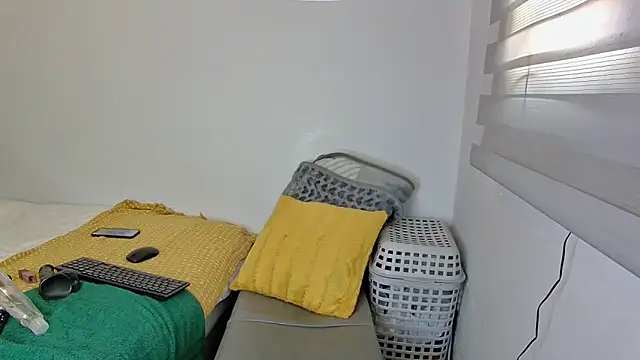 NaughtyKelly28 online show from 27, 3, 2026