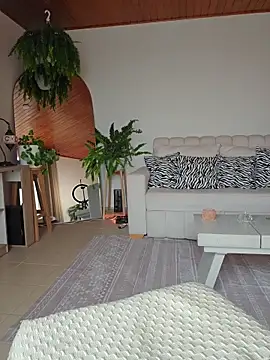 Karen San Miguel online show from 15, 4, 2026