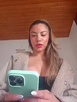 Karen San Miguel online show from 28, 10, 2025