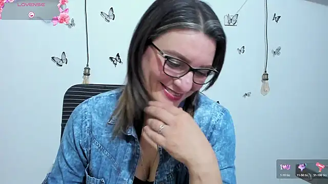 Amie Adams82  online show from 3, 12, 2025