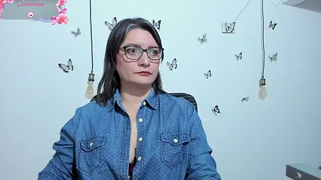 Amie Adams82  online show from 15, 12, 2025