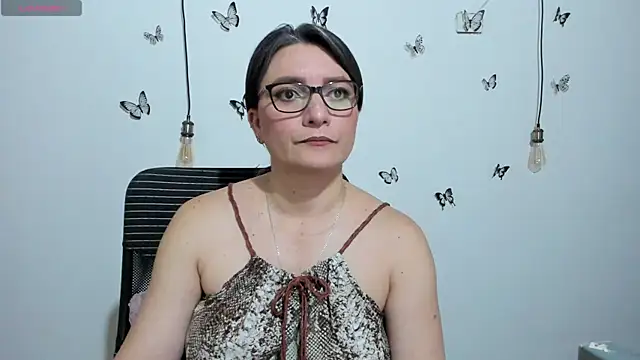 Amie Adams82  online show from 13, 11, 2025