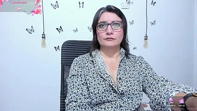 Amie Adams82  online show from 28, 4, 2026