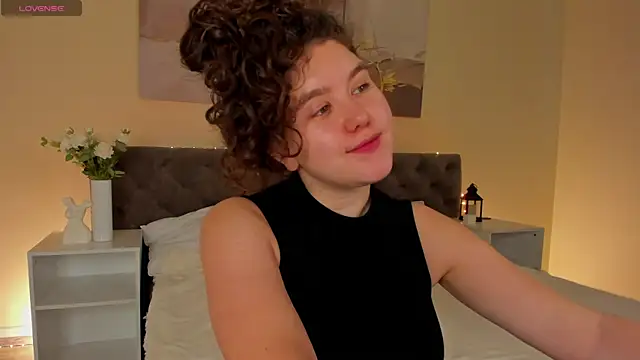 Snapshot of Ariella_Sol chatting on 1, 5, 2026 Ariella Sol online show from 1, 5, 2026