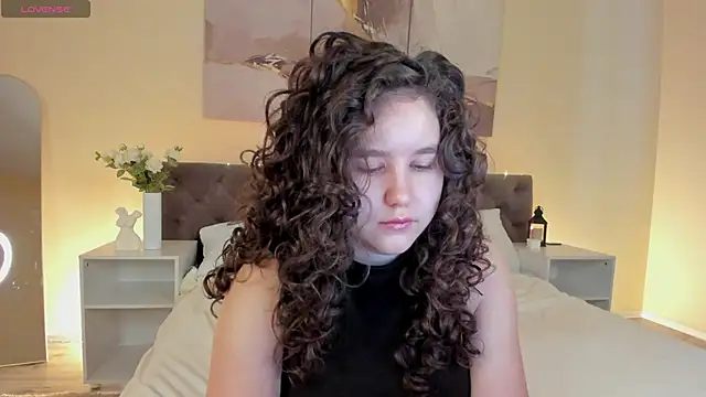 Snapshot of Ariella_Sol chatting on 6, 5, 2026 Ariella Sol online show from 6, 5, 2026