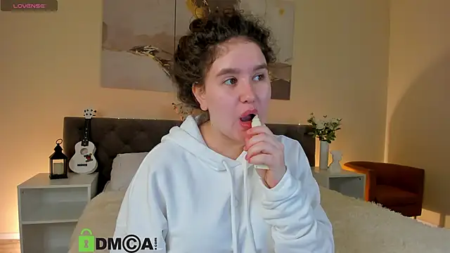 Ariella Sol online show from 10, 10, 2025