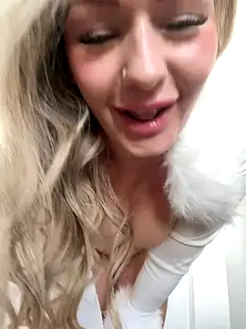 LoveShae  online show from 13, 10, 2025