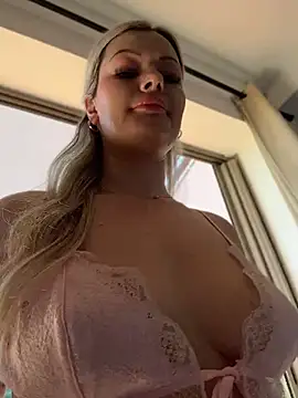 Snapshot of LoveShae_ chatting on 13, 5, 2026 LoveShae online show from 13, 5, 2026