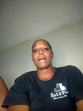 Snapshot of pretty-eyes23 chatting on 15, 12, 2025 pretty-eyes23 online show from 15, 12, 2025