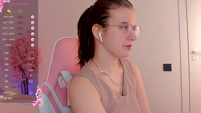 Snapshot of sweeet_july chatting on 25, 2, 2025 sweeet july online show from 25, 2, 2025