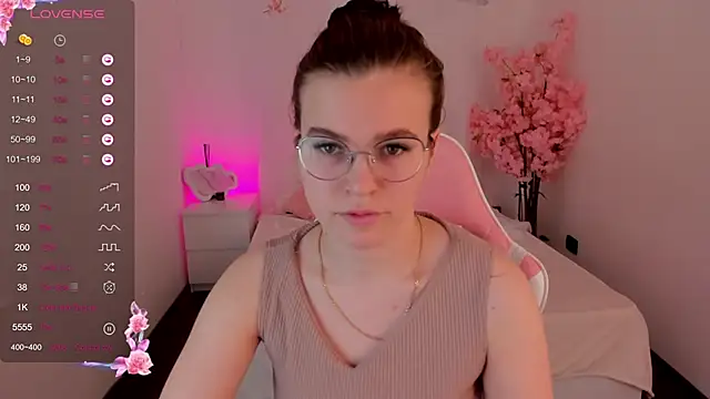 Snapshot of sweeet_july chatting on 28, 2, 2025 sweeet july online show from 28, 2, 2025