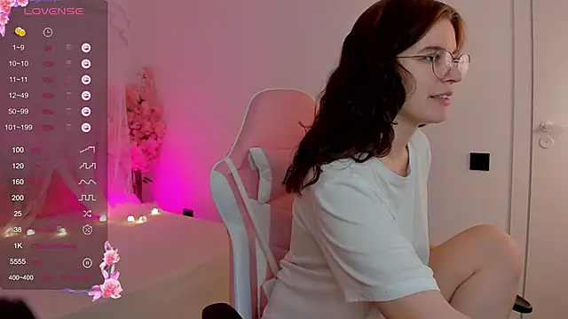 Snapshot of sweeet_july chatting on 6, 3, 2025 sweeet july online show from 6, 3, 2025