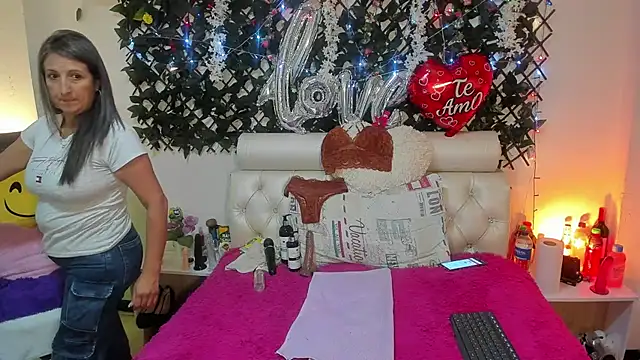 Snapshot of any_mour chatting on 19, 3, 2025 any mour online show from 19, 3, 2025