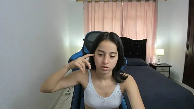 Snapshot of Antonella_heinz chatting on 3, 11, 2025 Antonella heinz online show from 3, 11, 2025