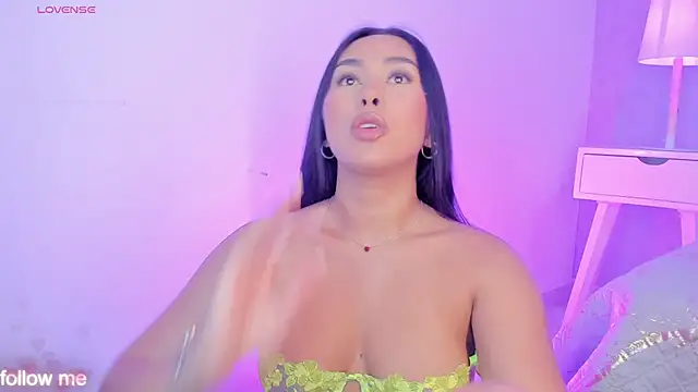 Snapshot of Cameliaa_Smiith chatting on 12, 11, 2025 Cameliaa Smiith online show from 12, 11, 2025