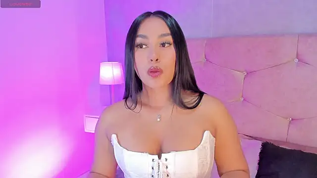 Snapshot of Cameliaa_Smiith chatting on 24, 5, 2026 Cameliaa Smiith online show from 24, 5, 2026