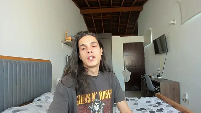 uglycoyote18 online show from 30, 1, 2025