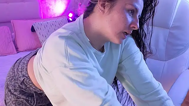 brandy sweet  online show from 11, 10, 2025