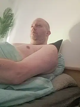 ShyBoy1982 online show from 29, 4, 2026