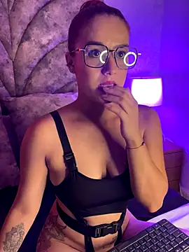 Snapshot of Ari_Baker chatting on 13, 9, 2025 Ari Baker online show from 13, 9, 2025