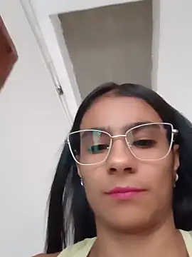 Snapshot of Leslly_ chatting on 13, 5, 2026 Leslly online show from 13, 5, 2026