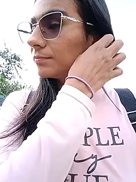 Leslly  online show from 22, 4, 2026