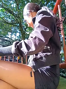 Leslly  online show from 23, 4, 2026