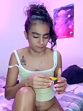 Snapshot of Leslly_ chatting on 4, 3, 2025 Leslly online show from 4, 3, 2025