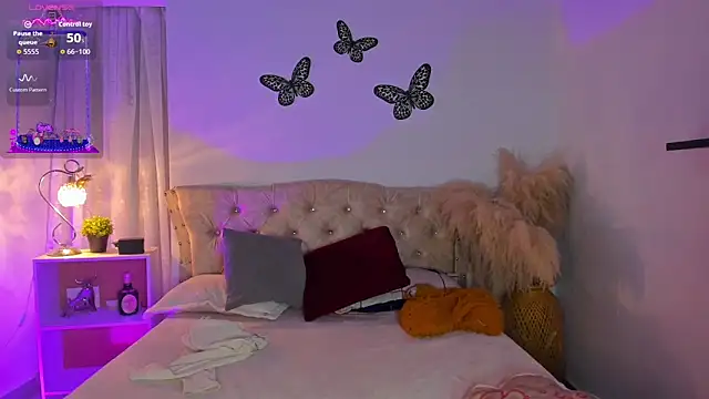 Snapshot of Sarahballiston_ chatting on 25, 11, 2025 Sarahballiston online show from 25, 11, 2025