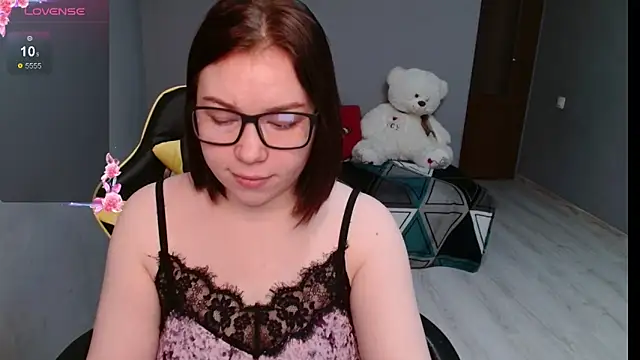Emily Amorre online show from 22, 9, 2025