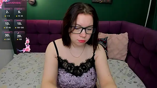 Emily Amorre online show from 16, 10, 2025