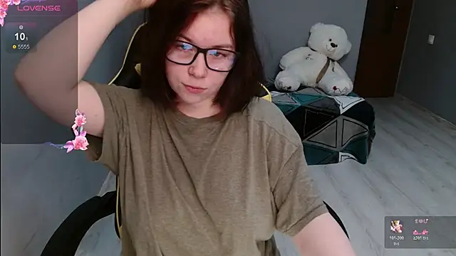 Emily Amorre online show from 7, 11, 2025