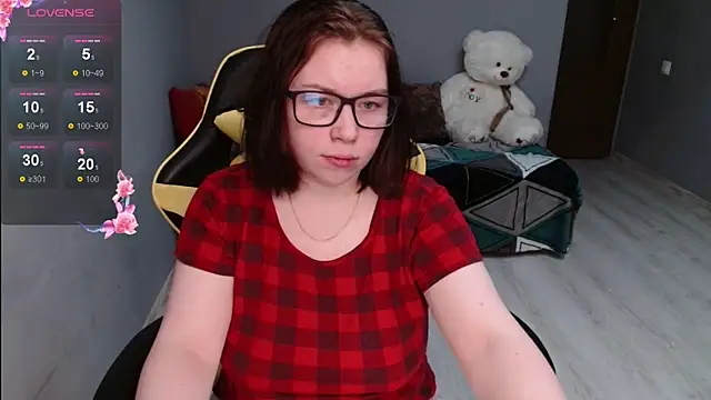 Emily Amorre online show from 10, 11, 2025