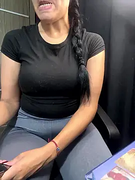 lunarcita99 online show from 6, 1, 2026