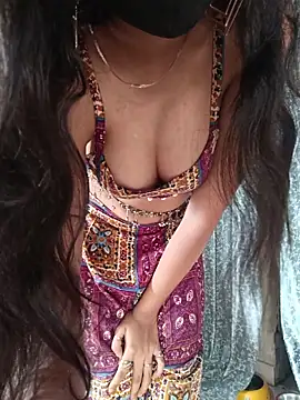 Snapshot of Parinaaz18 chatting on 8, 6, 2026 Parinaaz18 online show from 8, 6, 2026